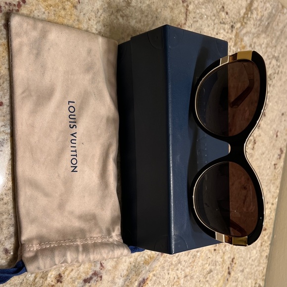 Louis Vuitton Petit Soupçon CatEye Sunglasses - Picture 16 of 16